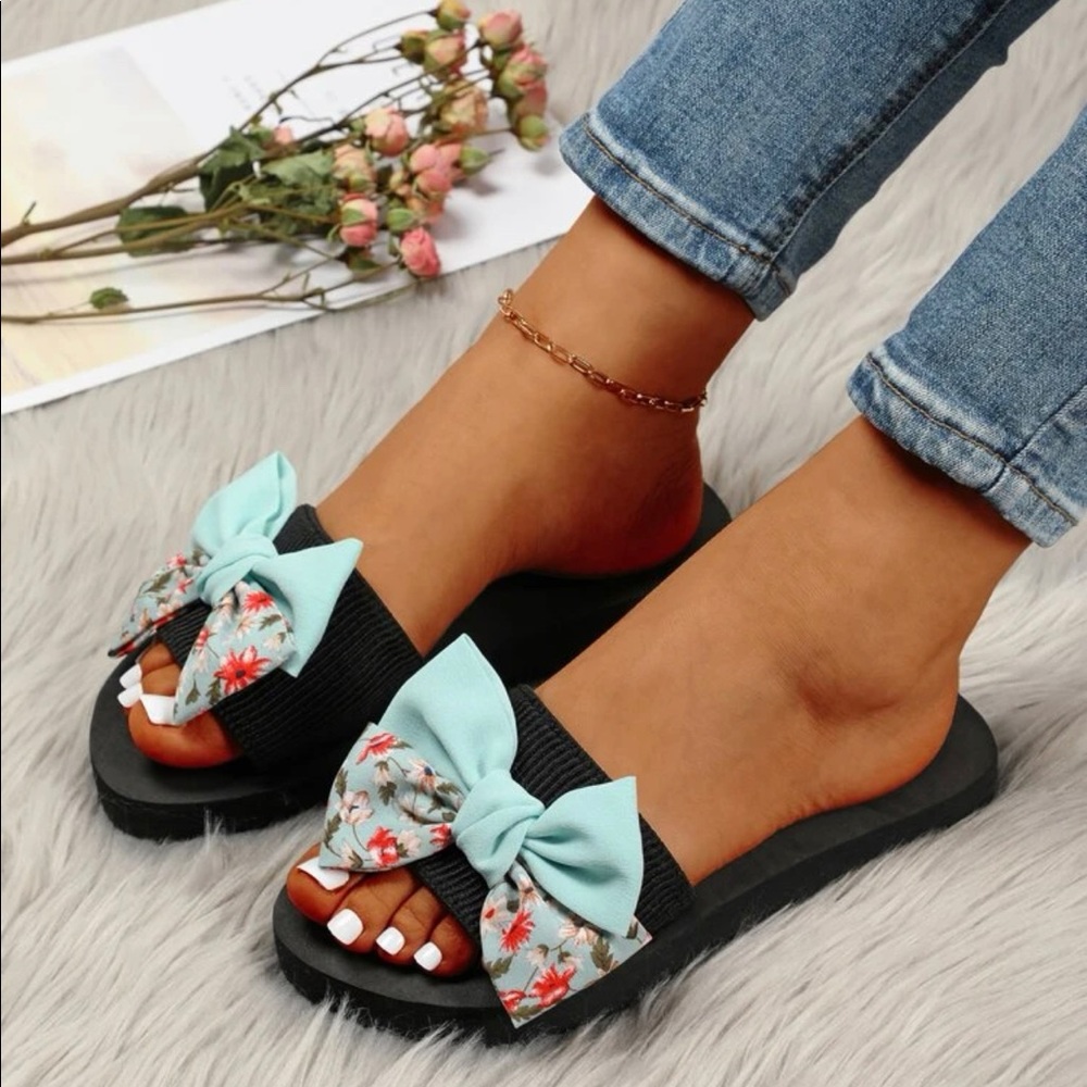 2/$30🔥🔥Bow Decor Slides